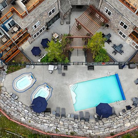 Blackstone Mountain Lodge By Clique Канмор Экстерьер фото
