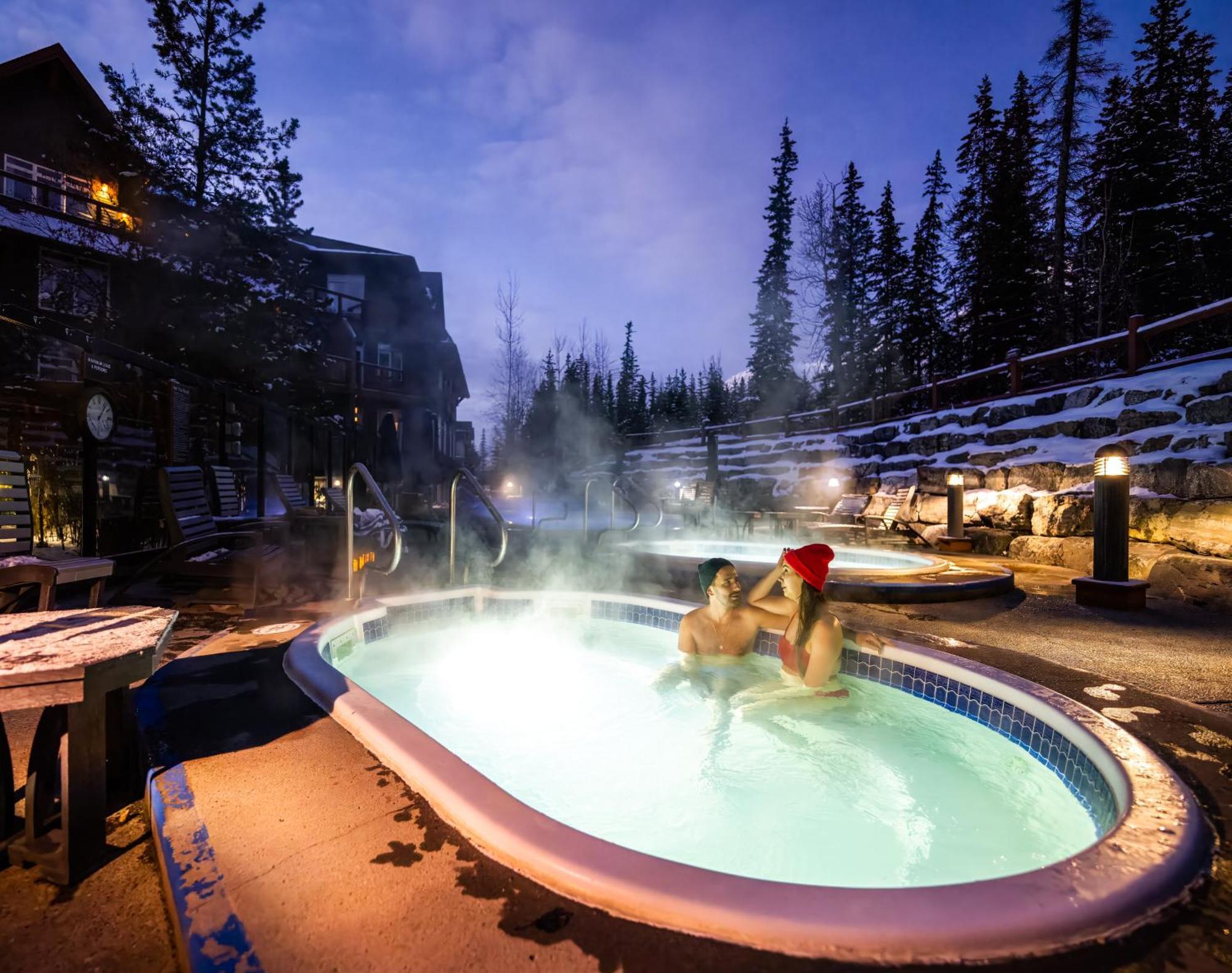 Blackstone Mountain Lodge By Clique Канмор Экстерьер фото