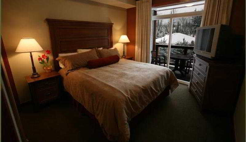 Blackstone Mountain Lodge By Clique Канмор Номер фото
