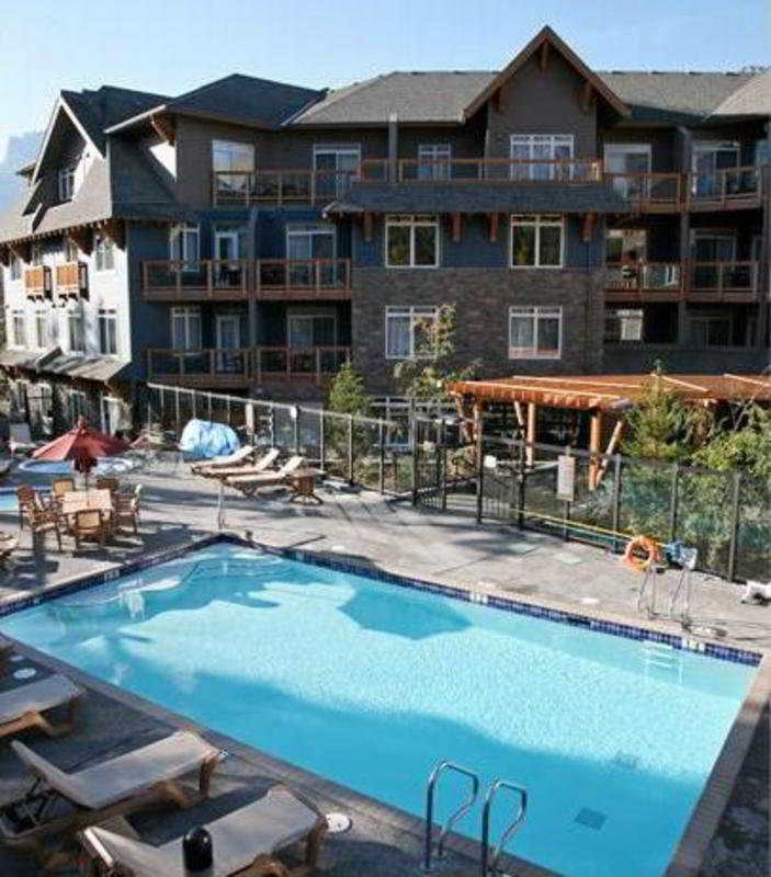 Blackstone Mountain Lodge By Clique Канмор Экстерьер фото