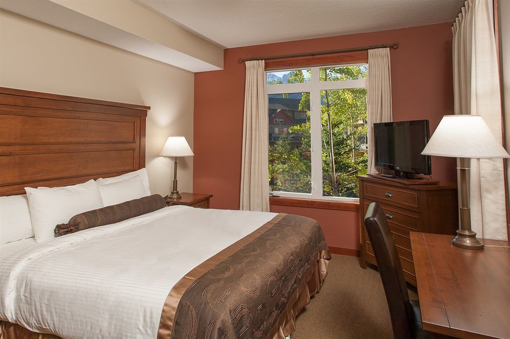 Blackstone Mountain Lodge By Clique Канмор Экстерьер фото