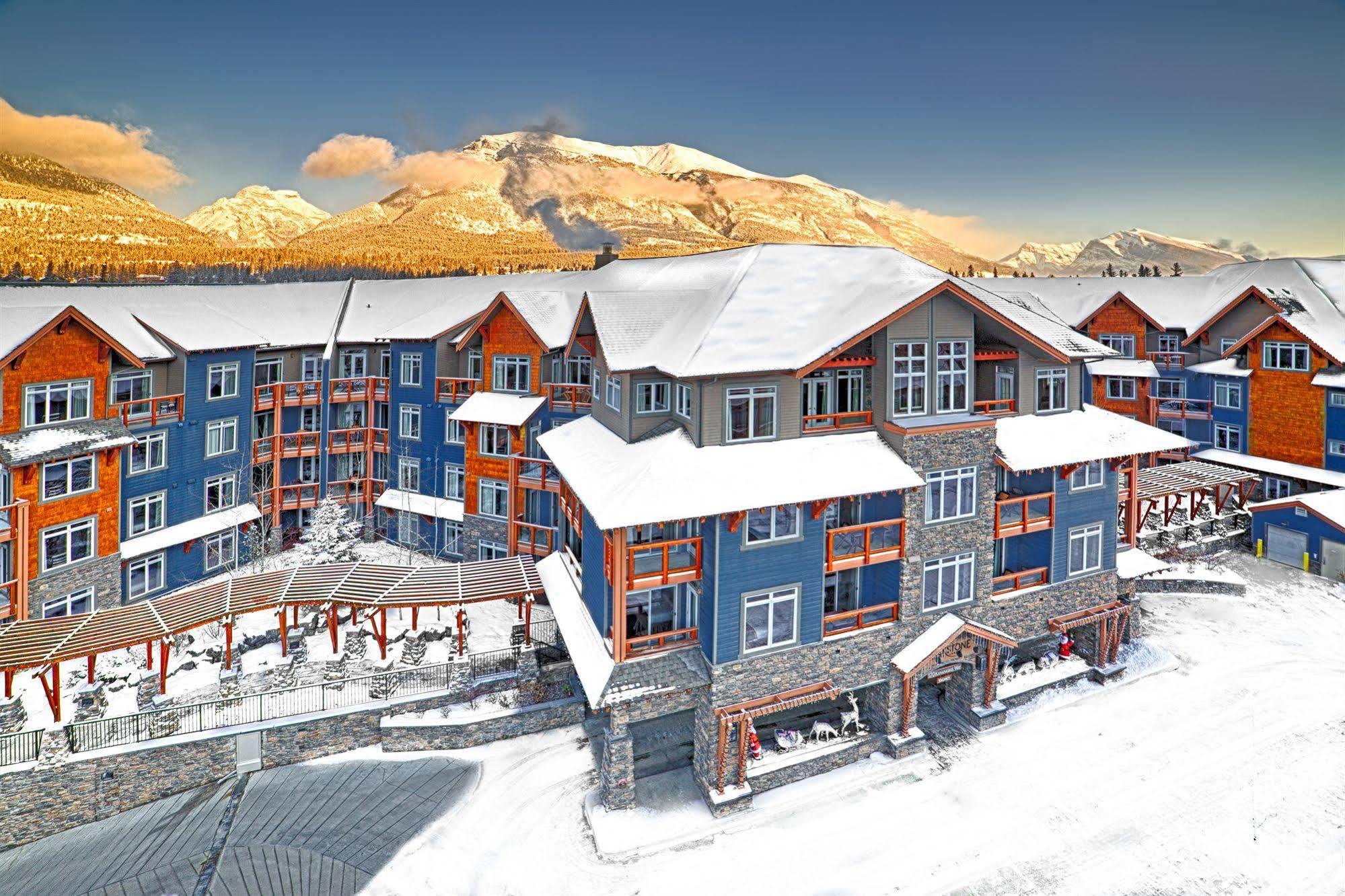 Blackstone Mountain Lodge By Clique Канмор Экстерьер фото