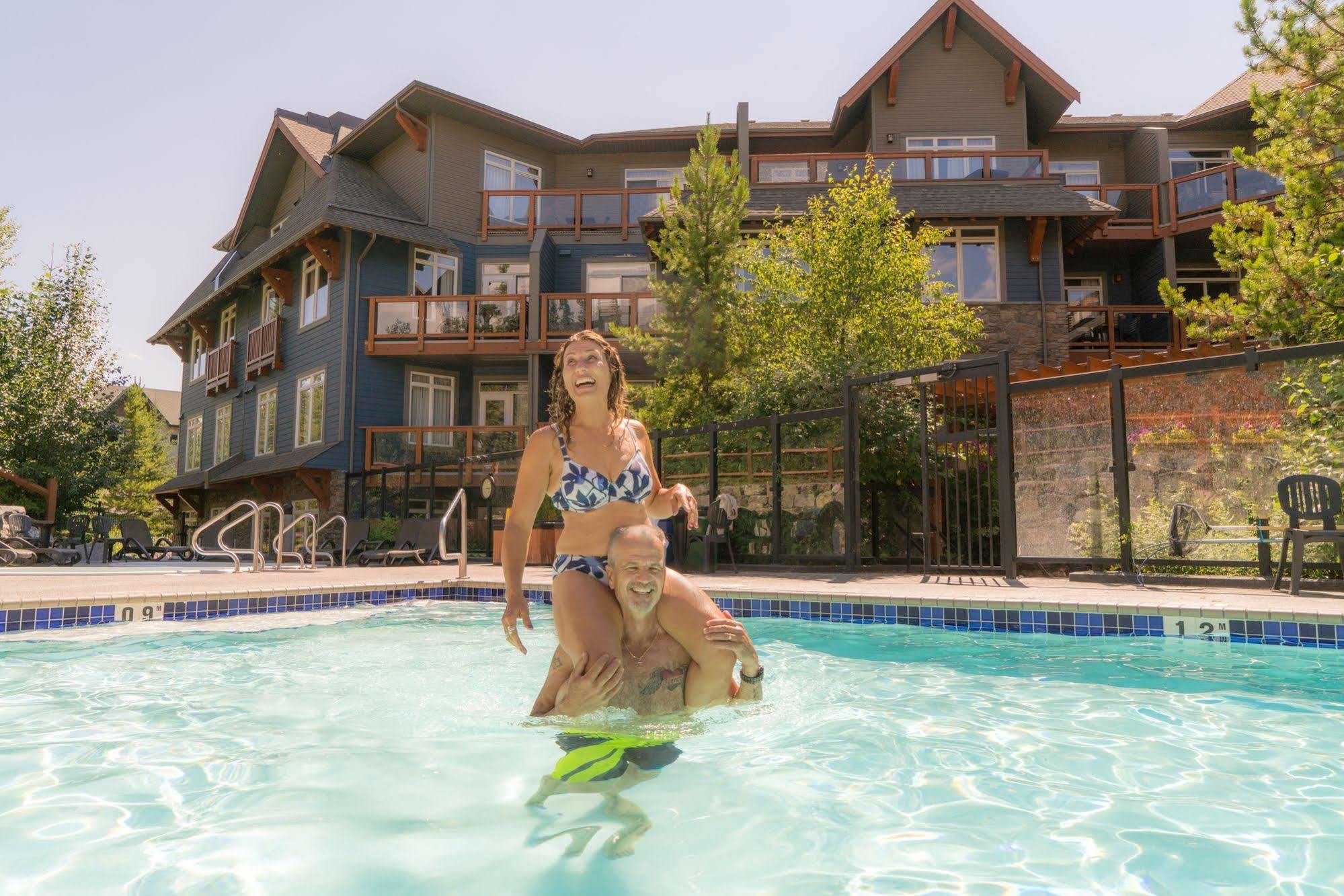 Blackstone Mountain Lodge By Clique Канмор Экстерьер фото