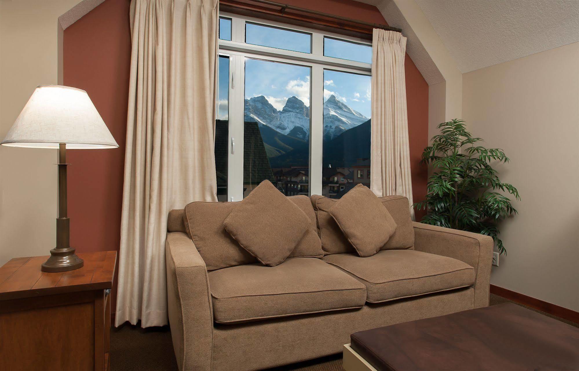 Blackstone Mountain Lodge By Clique Канмор Экстерьер фото